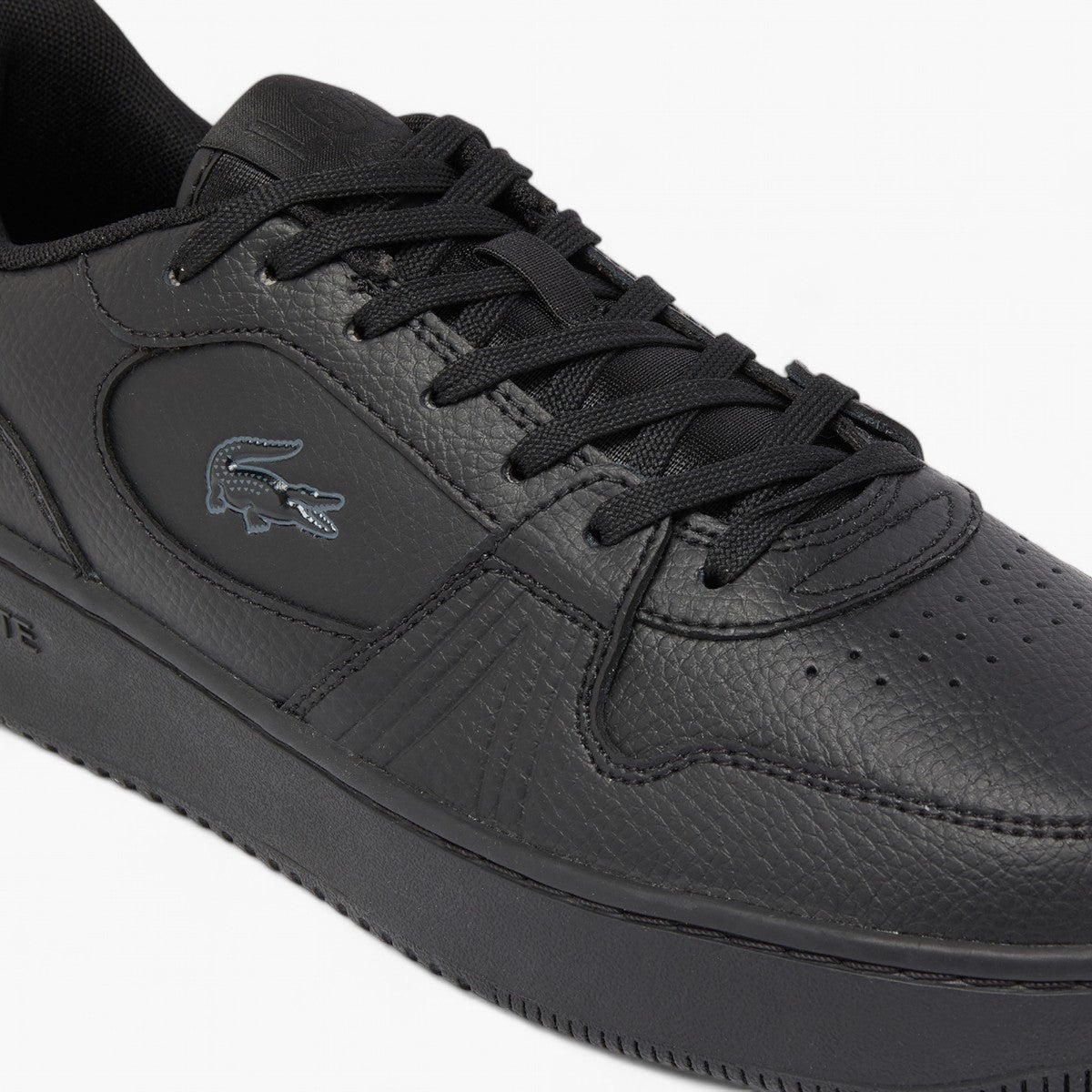 L001 Sneakers