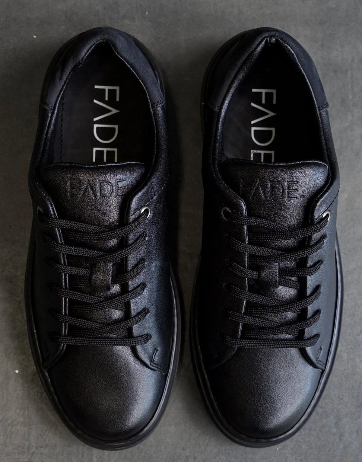 Fade Essential Black Sneakers - view 4